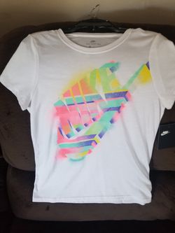 Girls Nike T-shirt