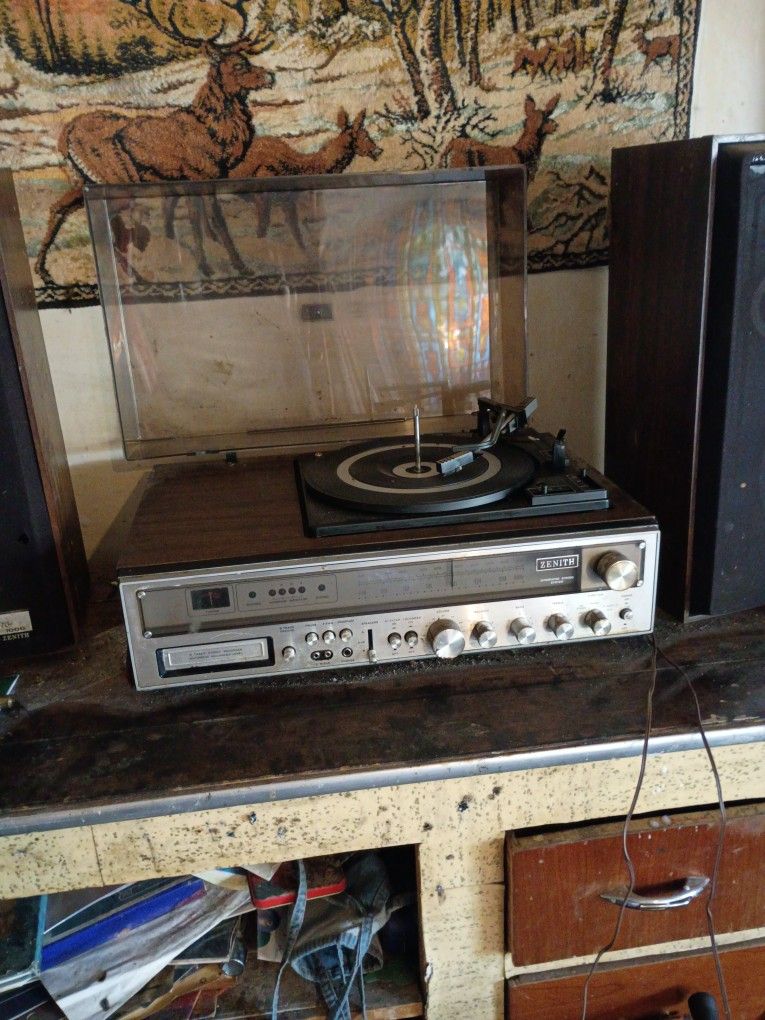 Vintage Zenith Stereo System/Record Player/8 Track/Amfm