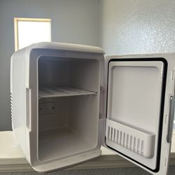 mini fridge 