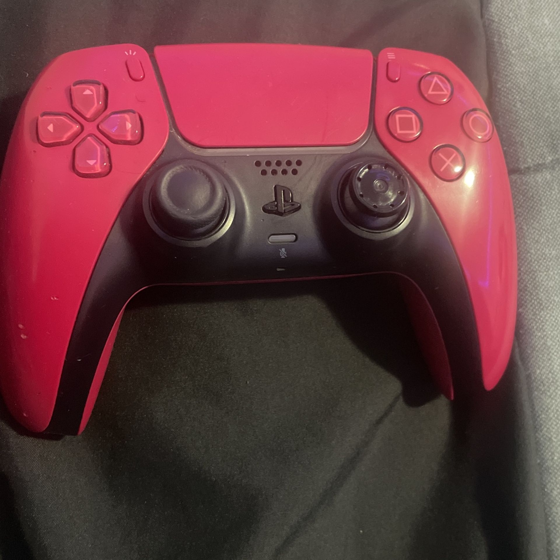 it’s missing a rubber piece, still in good Condition