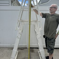 Adjustable Pool Ladder With Locking Feature