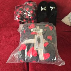 Short Plush Victoria Secret Robe M/L and 2 Pairs Of Slippers - ALL Brand NEW