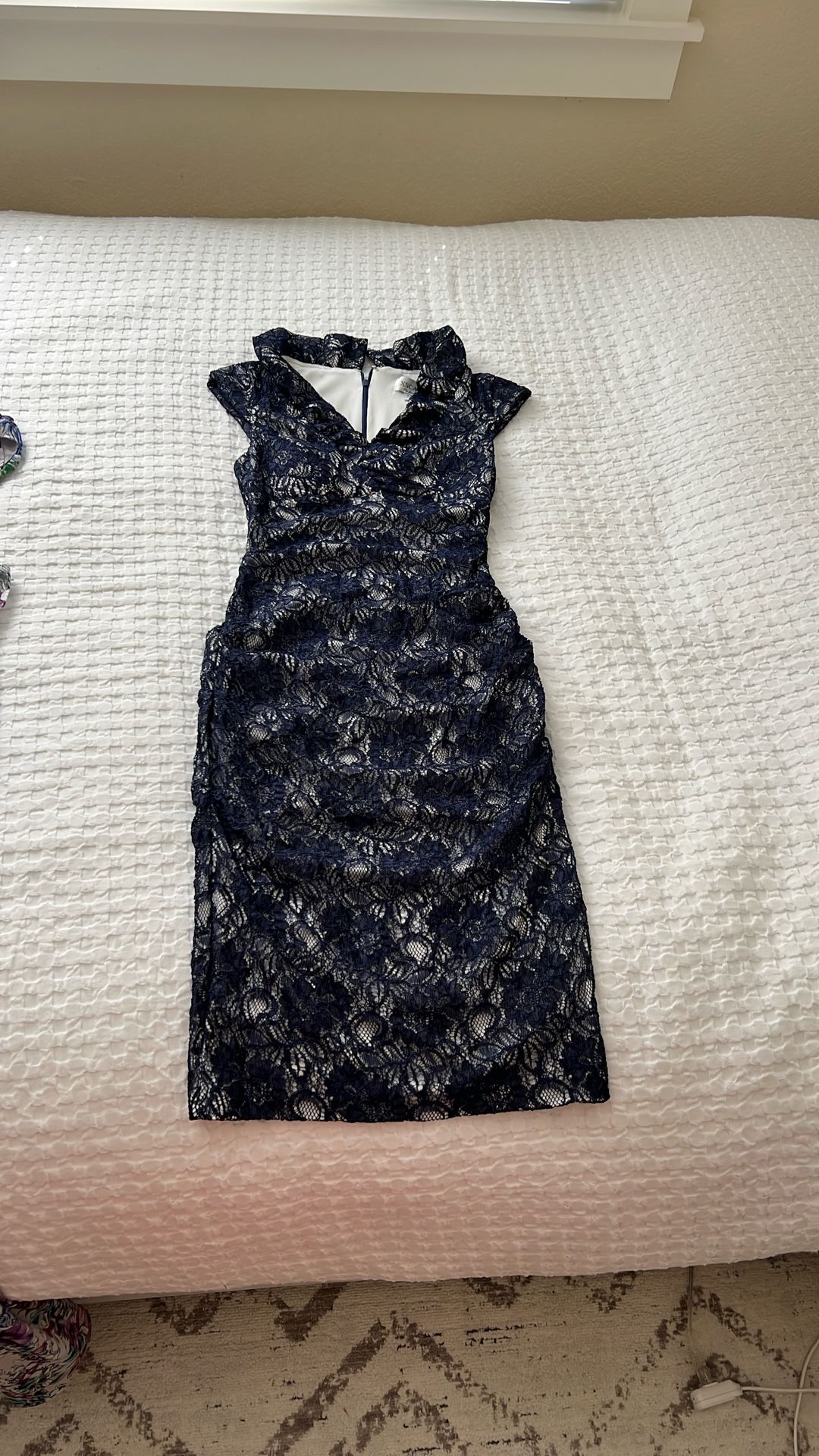 Dress size 4 (S)
