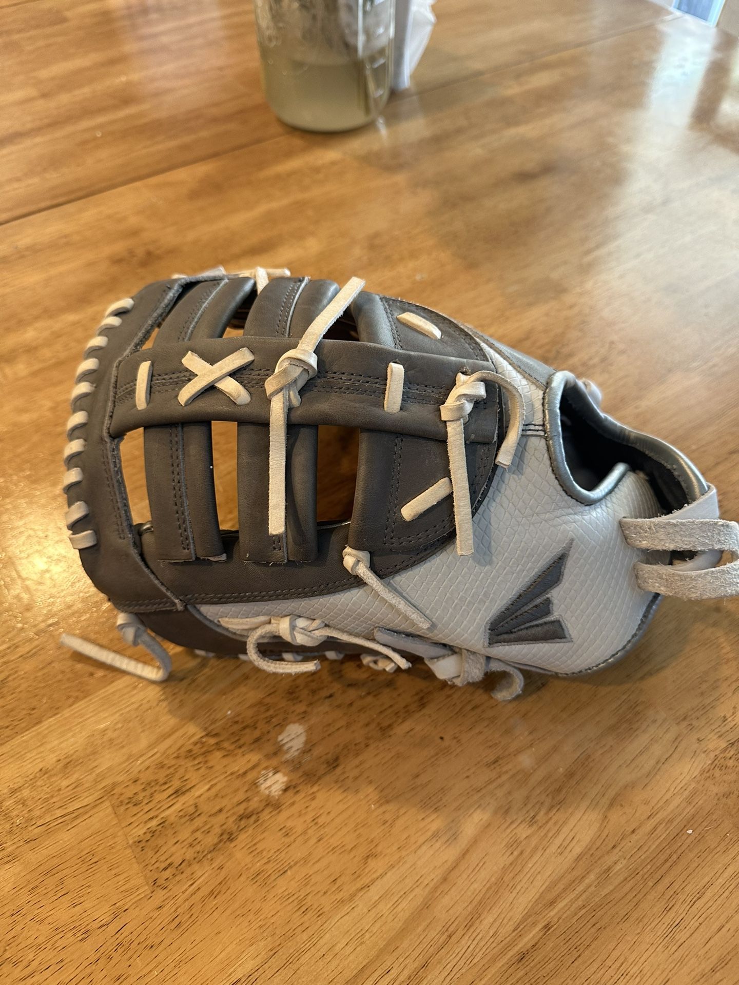 Girls 1st Base Softball Glove (Right Hand Catch)