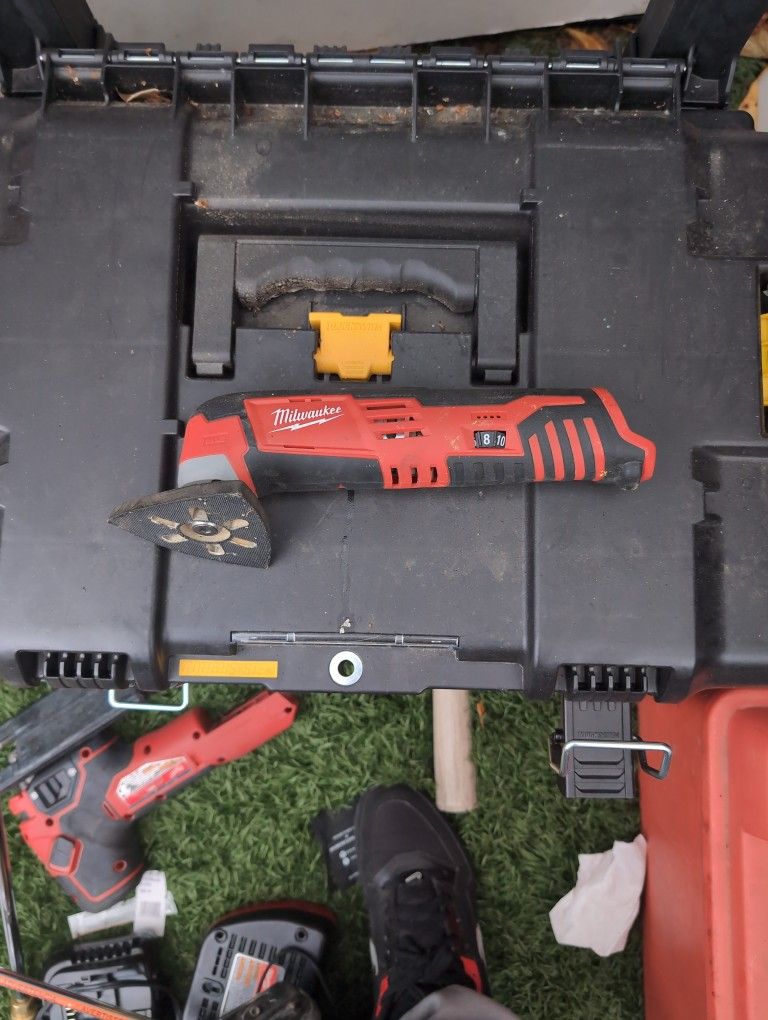 Milwaukee 2426-20 M12 Multitool