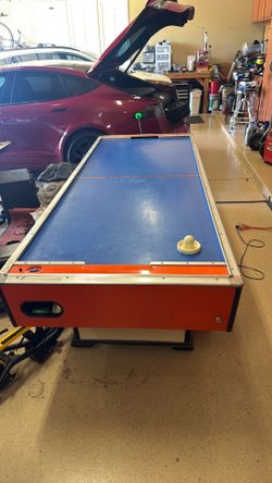 Vintage Air Hockey Table