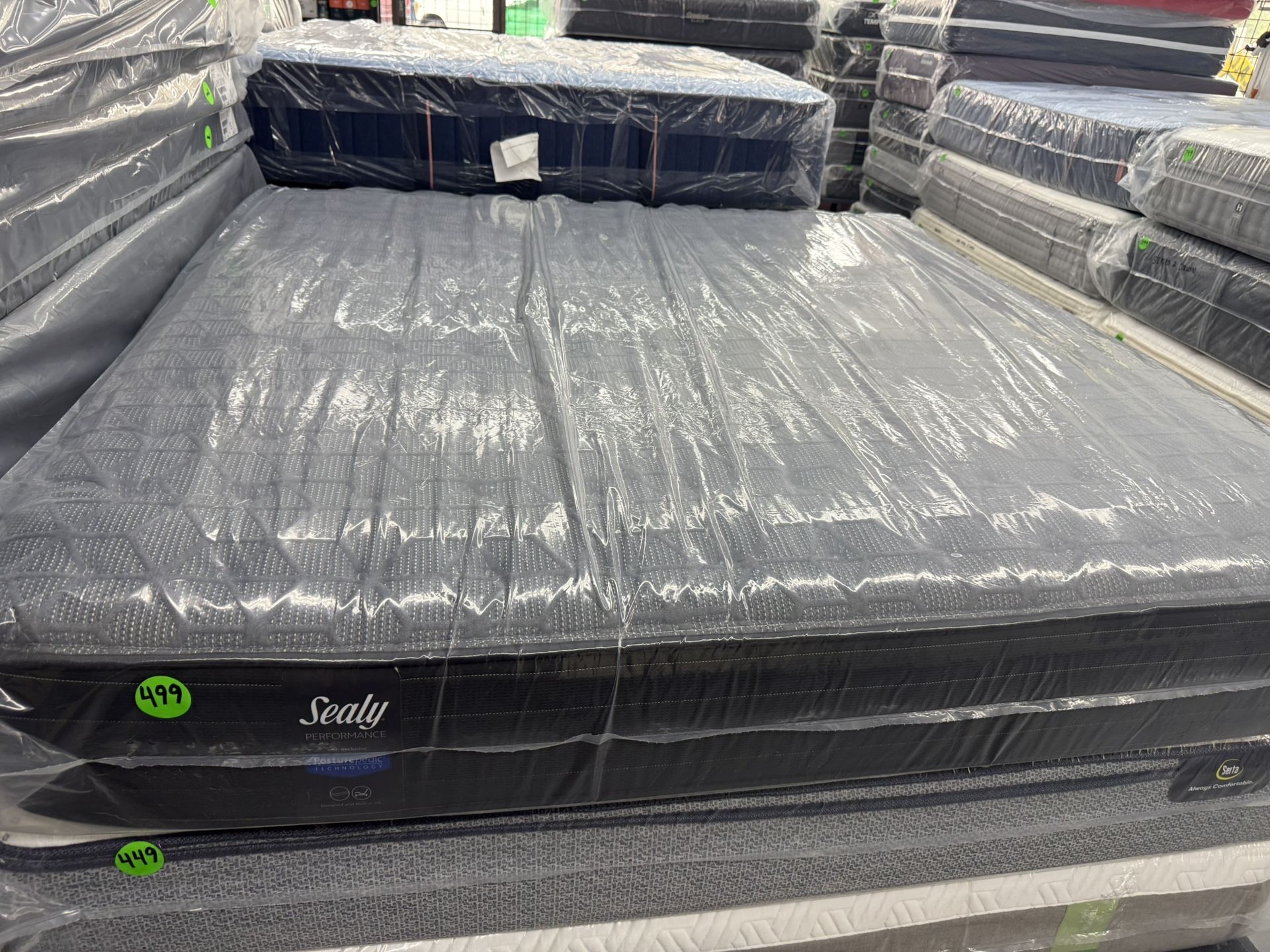 KING SIZE SEALY POSTUREPEDIC MATTRESS & BOX SPRINGS BED SET