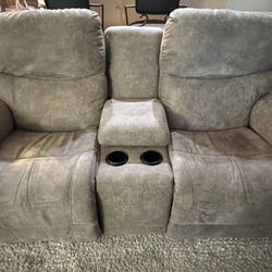 Electric Lazy Boy Reclining Love Seat With Console 
