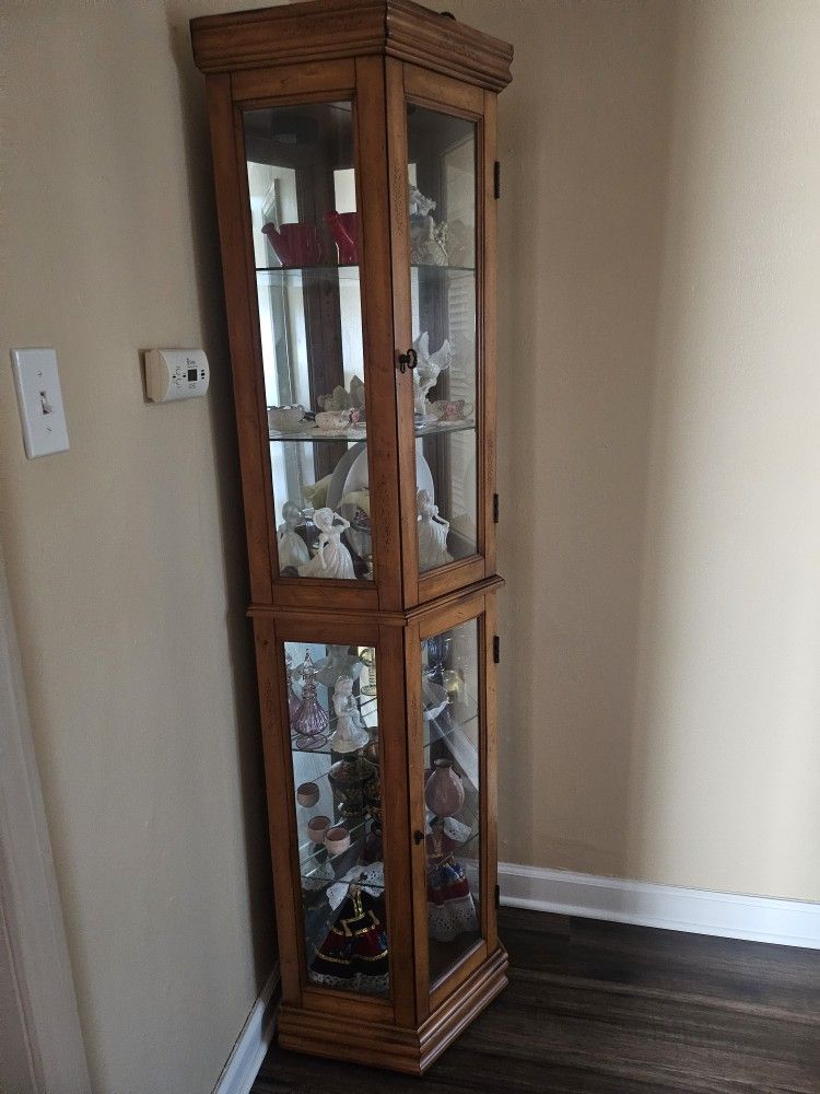Wood China Gavinet With Light