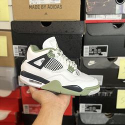 Jordan Seafom 4s size 7W 5.5M VNDS