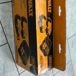 DeWalt 2 Brand New Genuine 5AH Batteries Plus Charger 