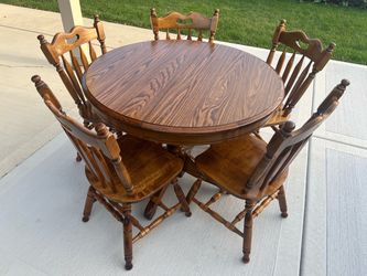 Round Oak Table with 5 Chairs