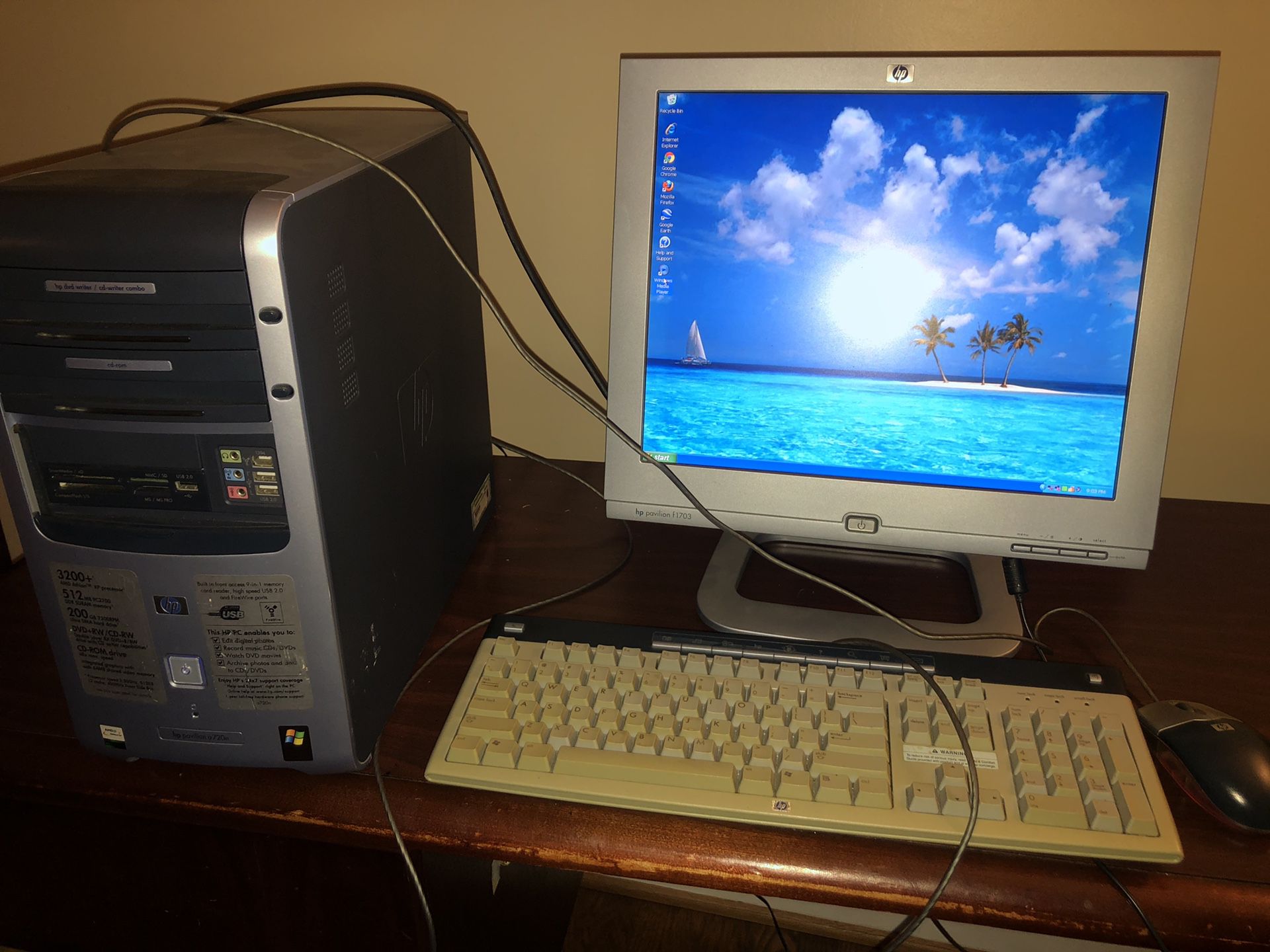 HP Pavilion a720n desktop computer with 17” flat screen monitor, keyboard and mouse