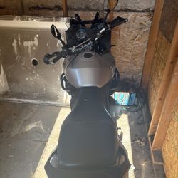 V stron Suzuki DL 1000