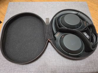 Sony WH-1000XM4 Noise Cancelling Headphones Black + Case