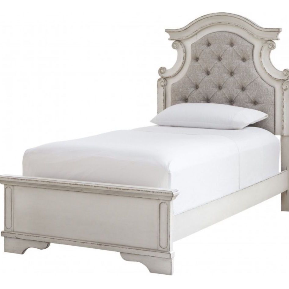 Realyn Collection by Ashley Twin Beds 