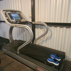 Commercial treadmill 