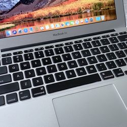 Apple MacBook Air 11” 1.8GHz i7 2011