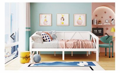 NEW FULL SIZE DAYBED IN WHITE COLOR