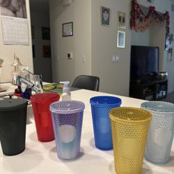 Starbucks Grande cups (no straws) 