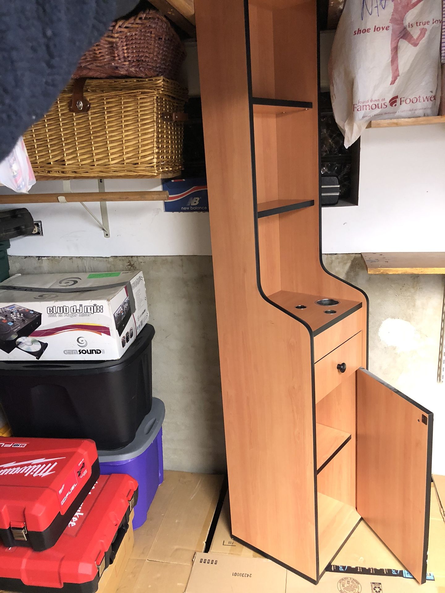 Beauty cabinet