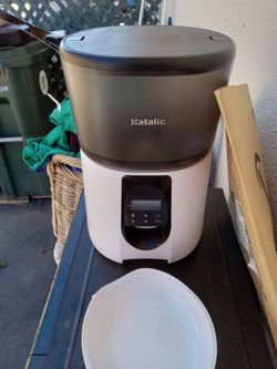 Katlick cat feeder