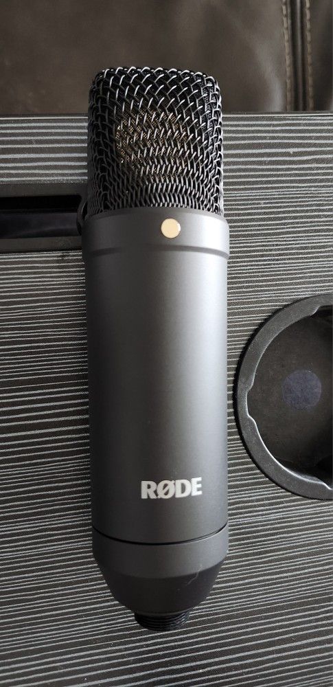 Rode NT1 Condenser Mic w/Bag