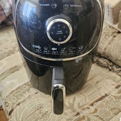 Brentwood Appliances AF202BK 2-Quart Small Electric Air Fryer with Timer and Temperature Control, Black
,  Like New