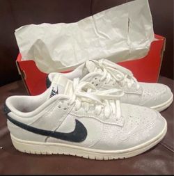 Nike Dunks (women’s) Size 6.5