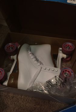 Skates white and pink new never worn