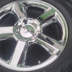 Wheel 20 6 Lugs  Like New Crome 
