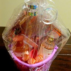Mother's Day / Día De Las Madres Bath And Body Works & Paris Hilton Manicure Set  💅 Heart  Gift Basket: Whipped Rose Latte