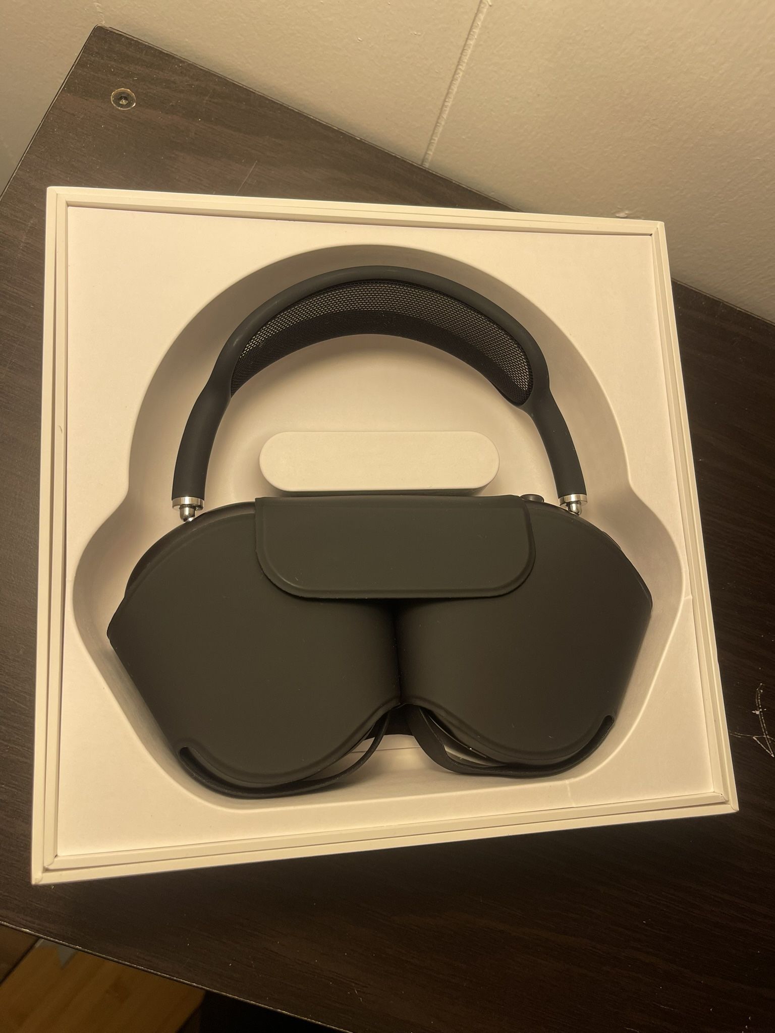 Apple AirPods Max - Premium Wireless Noise-Canceling Headphones