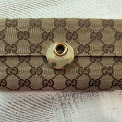 GUCCI WALLET Authentic