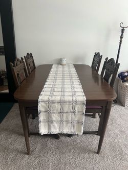 Dining table + 4 chairs