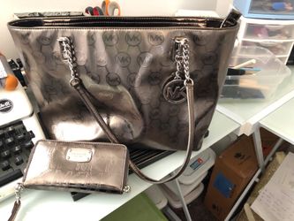 Michael kors purse and matching wallet