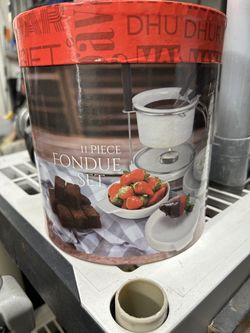 Le Regalo 11 piece fondue set brand new