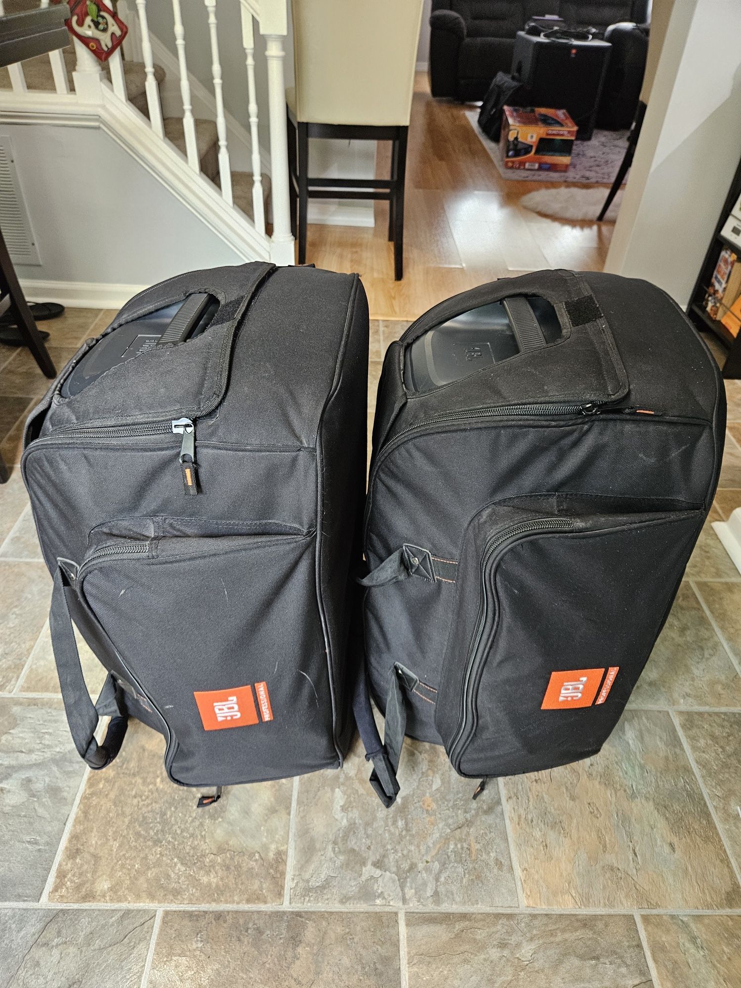 JBL EON 515 Powered Speaker Pair with Original JBL Case