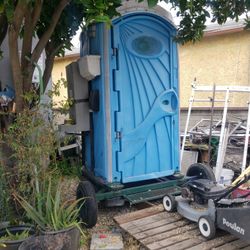 Baño Portatil for Sale in Los Angeles, CA - OfferUp