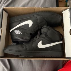 Mens Size 13 Jordan 1 Mid Black White (2018) 