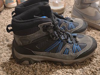Boys boot size 4