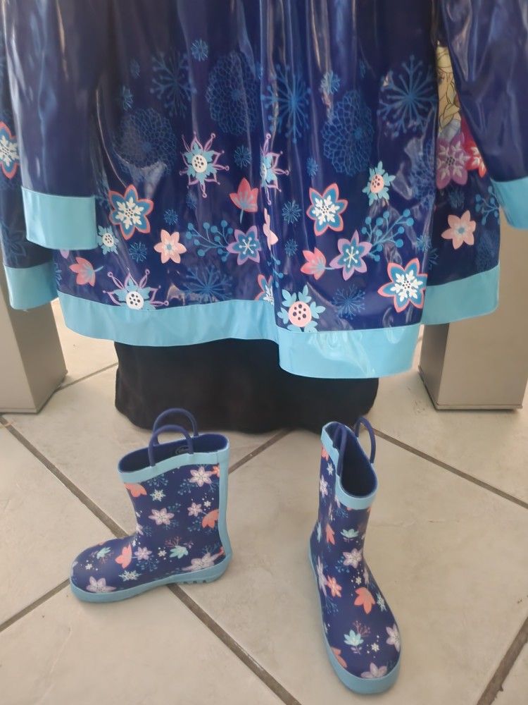 Frozen Raincoat And Boots