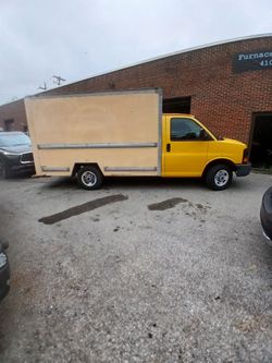 05 gmc 3500 small box truck