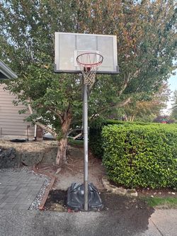Basketball hoop height adjustable