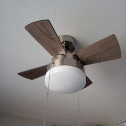24 inch 4 Blade Ceiling Fan - LIKE NEW - EASY BUY $50