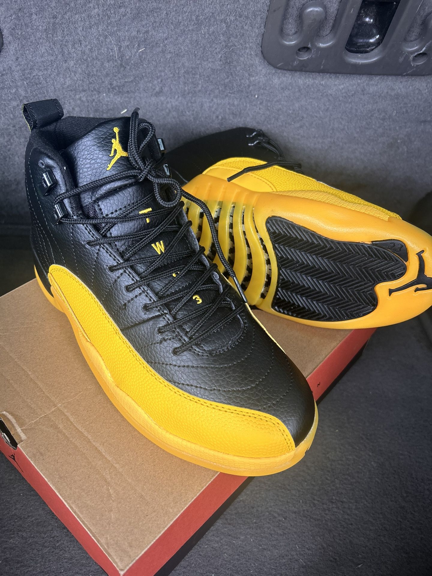 University Gold 12s, Size 9.5