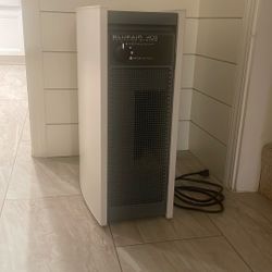 Blueair Air Purifier - 403 - large/medium rooms
