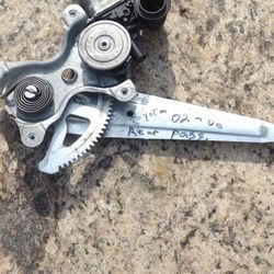02-06 Rear Window Actuator /Regulator