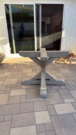 RH Concrete table base