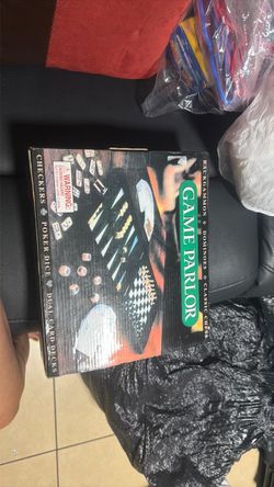 Domino game parlor